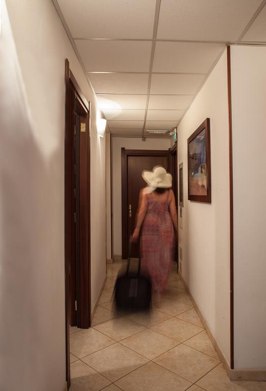 Hotel La Terrazza กาญารี ภายนอก รูปภาพ