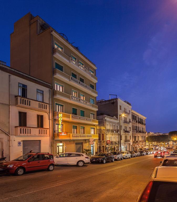 Hotel La Terrazza กาญารี ภายนอก รูปภาพ
