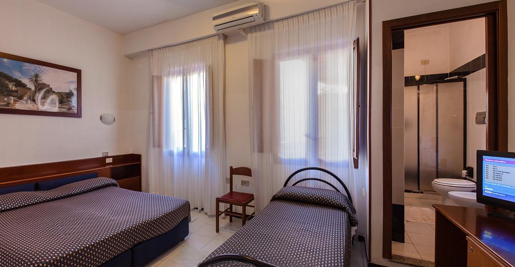 Hotel La Terrazza กาญารี ห้อง รูปภาพ