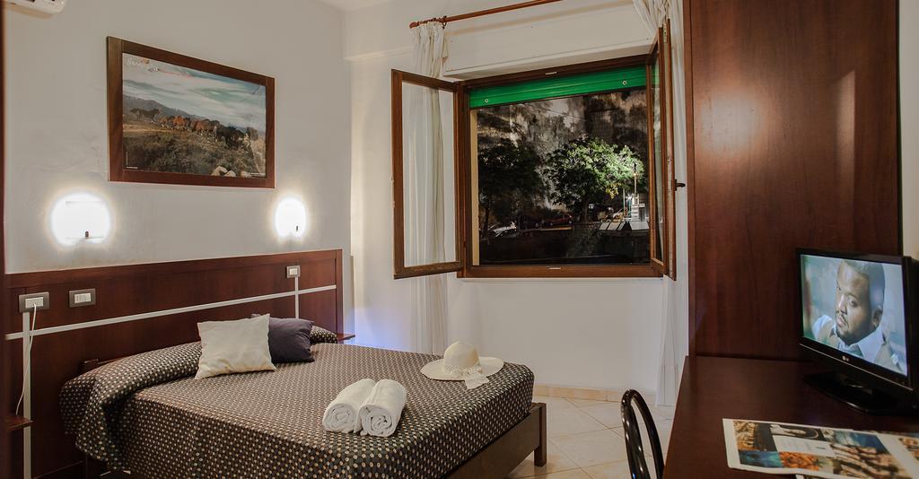 Hotel La Terrazza กาญารี ห้อง รูปภาพ