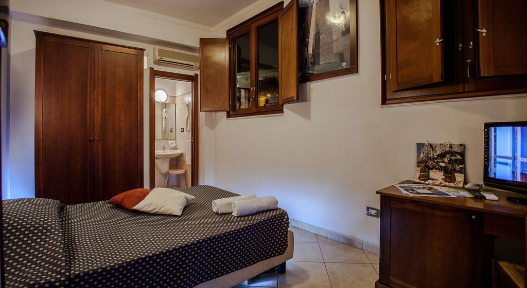 Hotel La Terrazza กาญารี ห้อง รูปภาพ