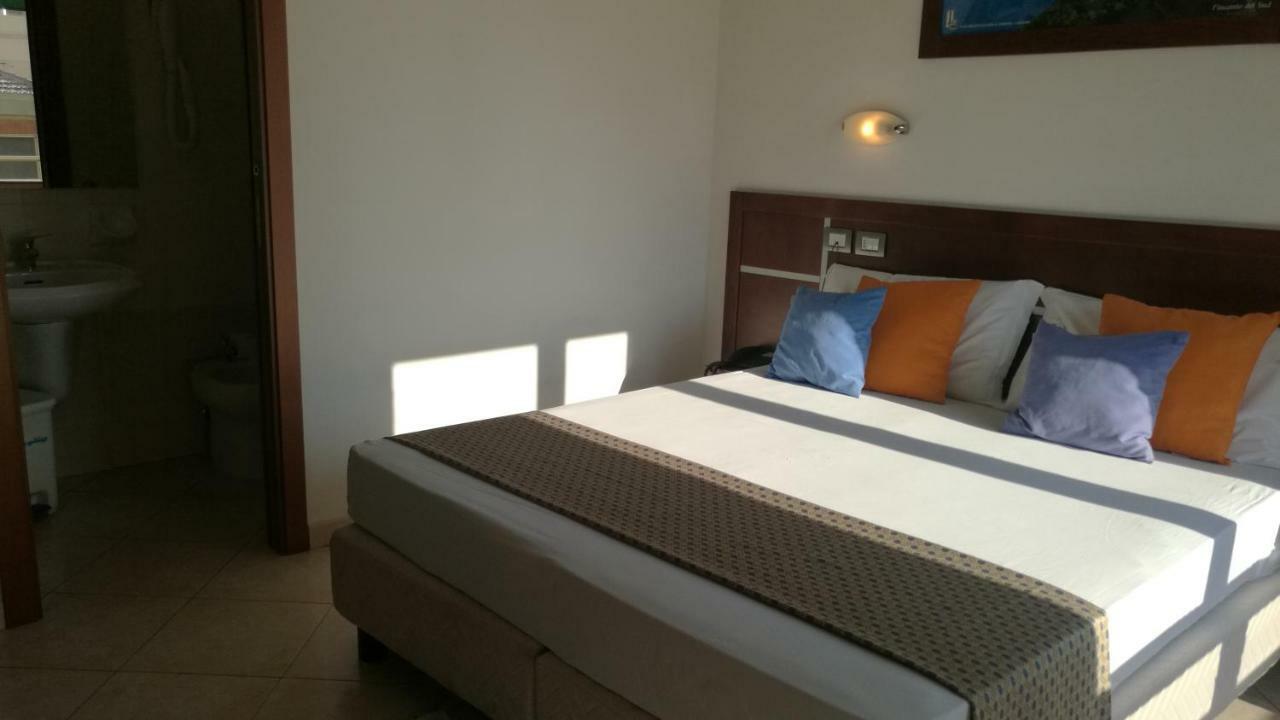 Hotel La Terrazza กาญารี ภายนอก รูปภาพ