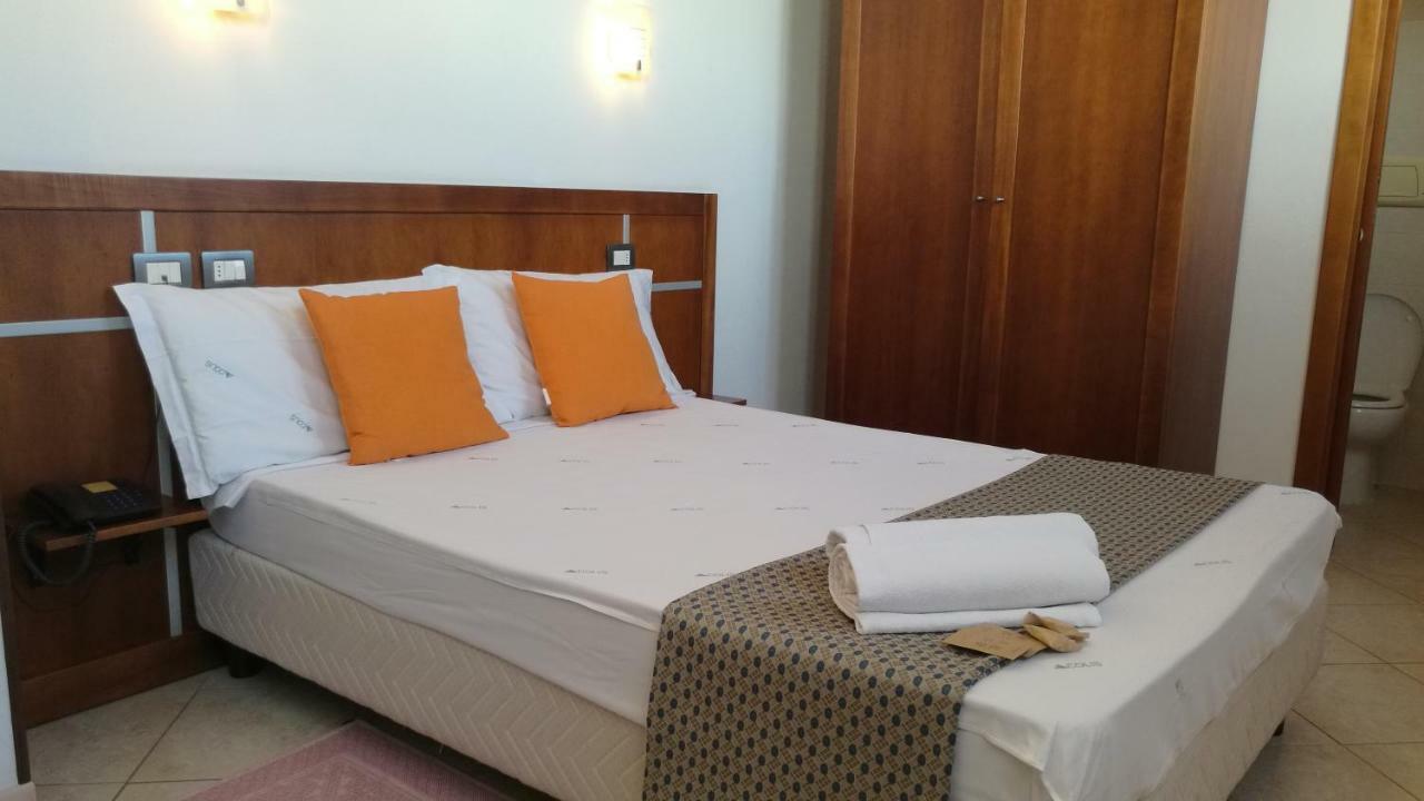 Hotel La Terrazza กาญารี ภายนอก รูปภาพ