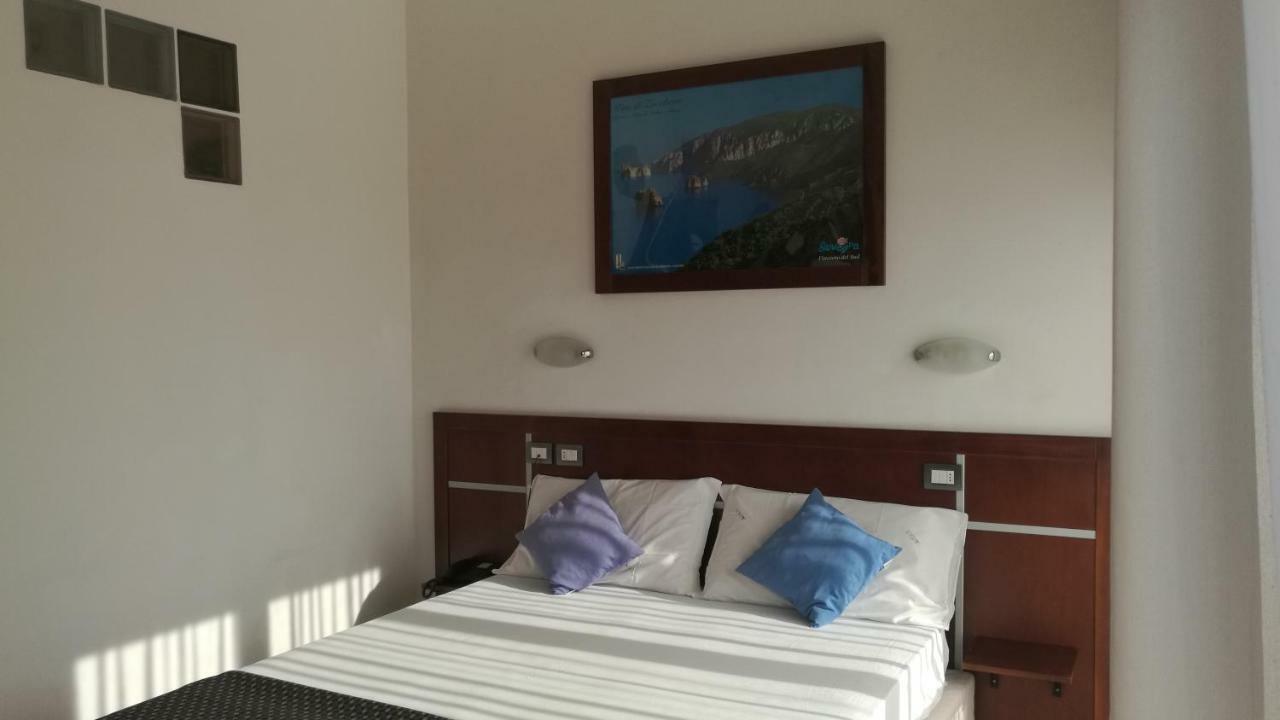 Hotel La Terrazza กาญารี ภายนอก รูปภาพ